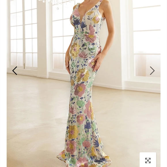 Dresses & Skirts - Formal V Neck Floor Sequined Mermaid Maxi Gown for Special Events